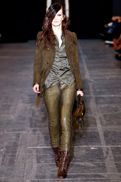 Look 13